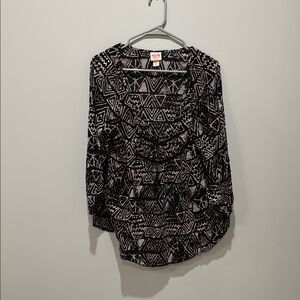 Mossimo Supply Co Black and White Graphic 3/4 Sleeve Blouse